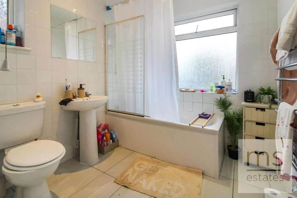6 bedroom detached house for rent