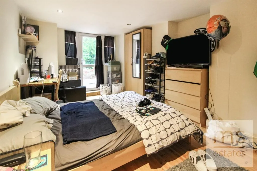 6 bedroom detached house for rent