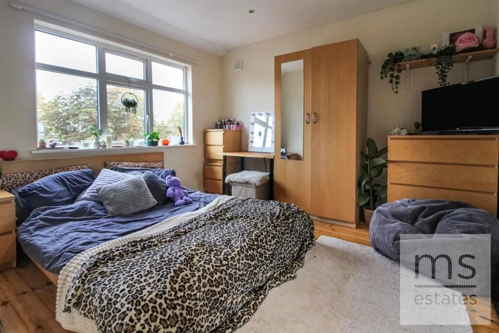 6 bedroom detached house for rent