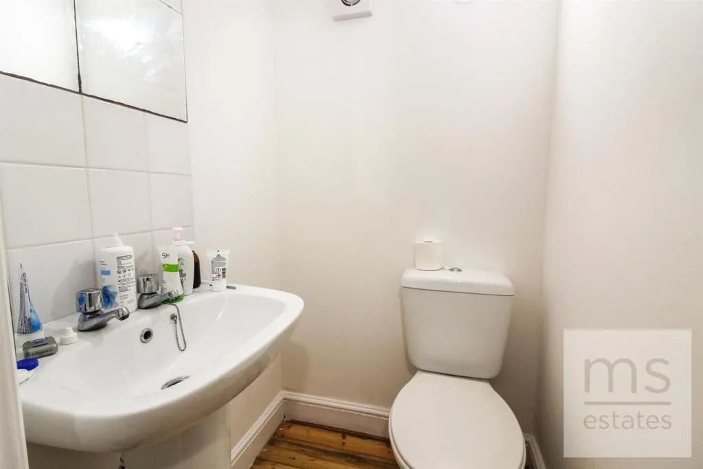 6 bedroom detached house for rent