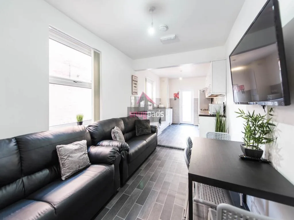 6 bedroom house for rent