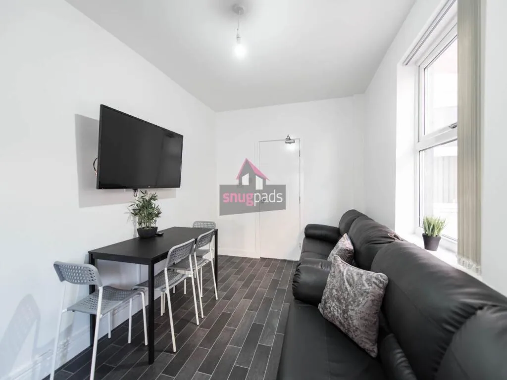6 bedroom house for rent