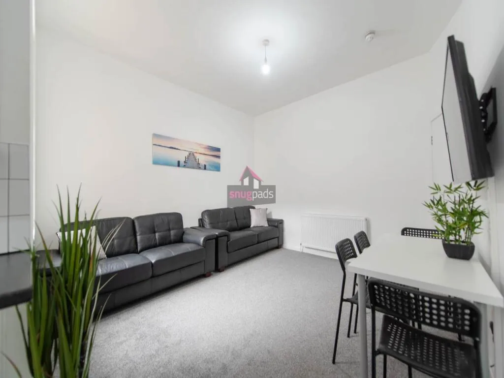6 bedroom house for rent