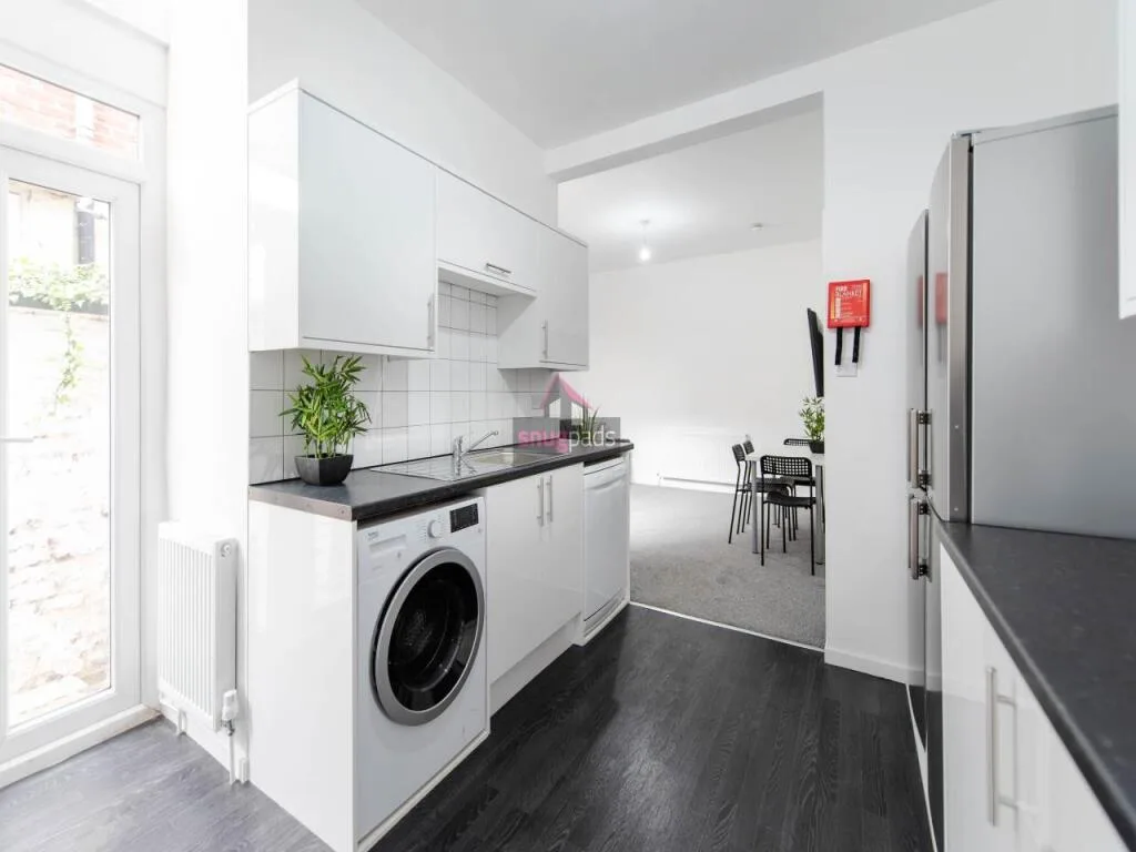 6 bedroom house for rent