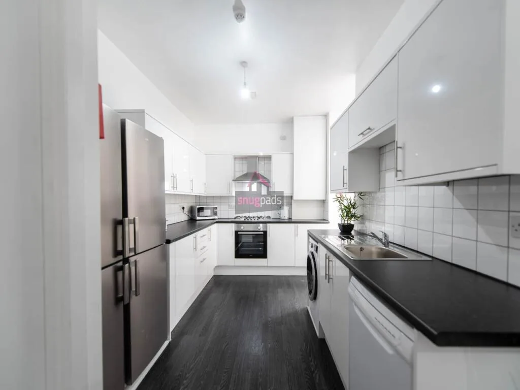 6 bedroom house for rent