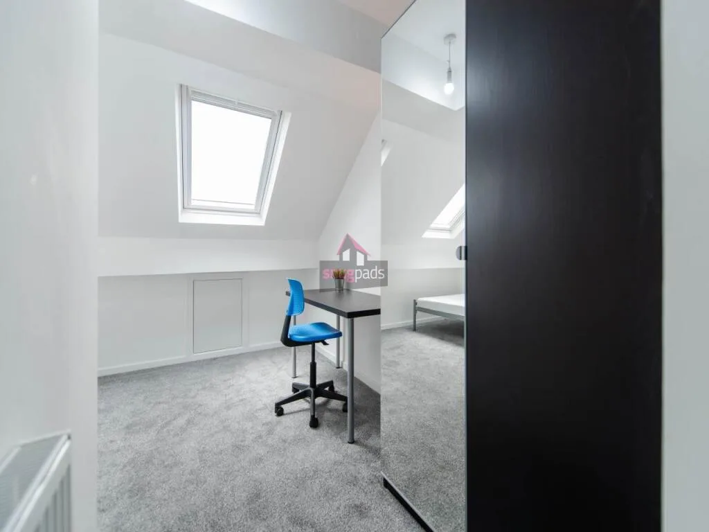 6 bedroom house for rent