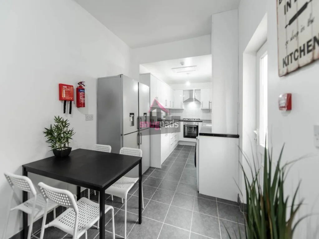 7 bedroom house for rent