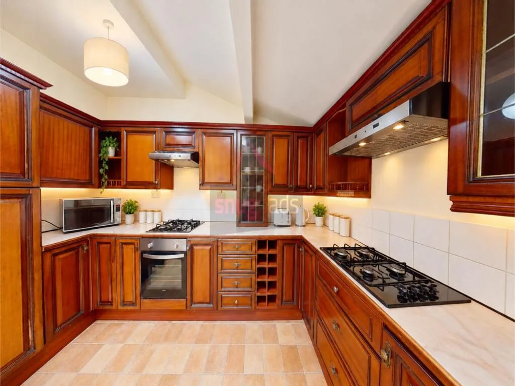 9 bedroom house for rent