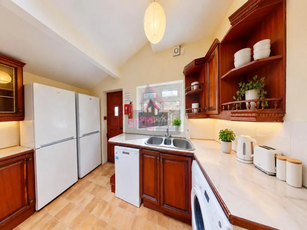 9 bedroom house for rent
