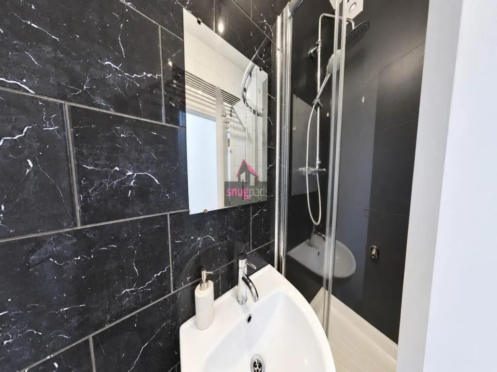 8 bedroom house for rent