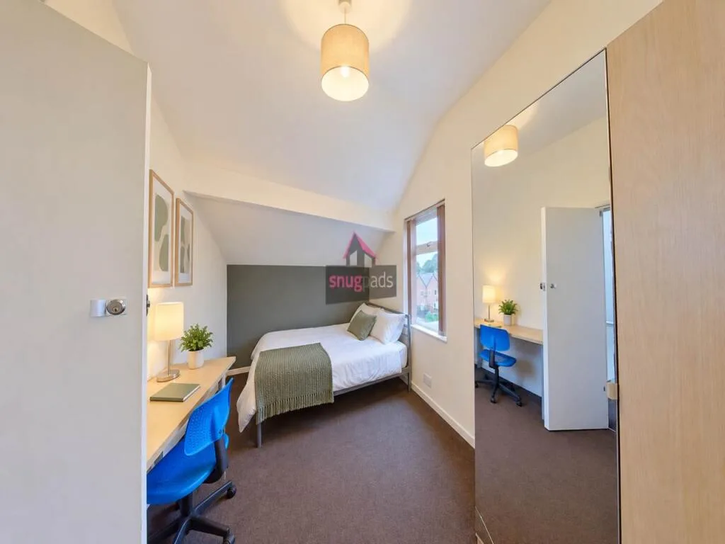 8 bedroom house for rent