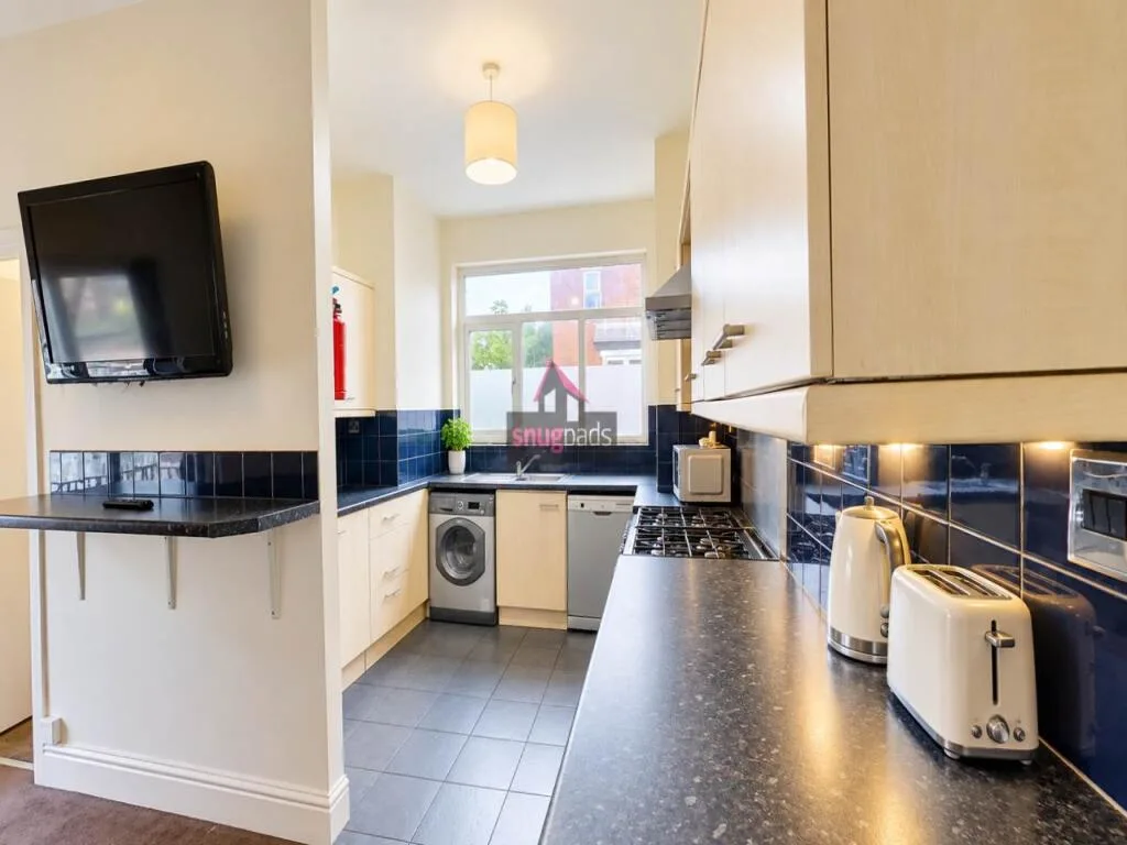 8 bedroom house for rent