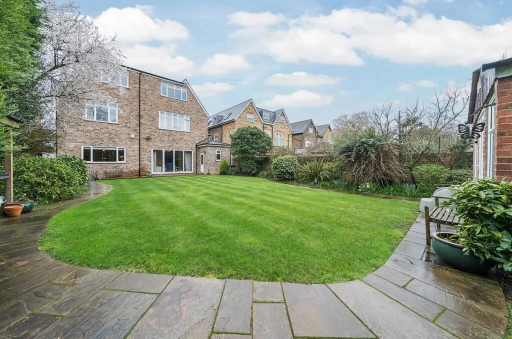 8 bedroom house for rent