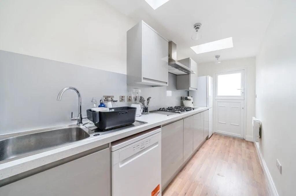 8 bedroom house for rent