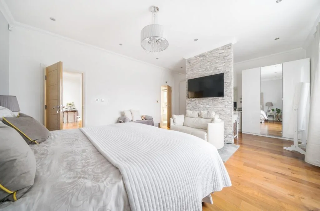 8 bedroom house for rent