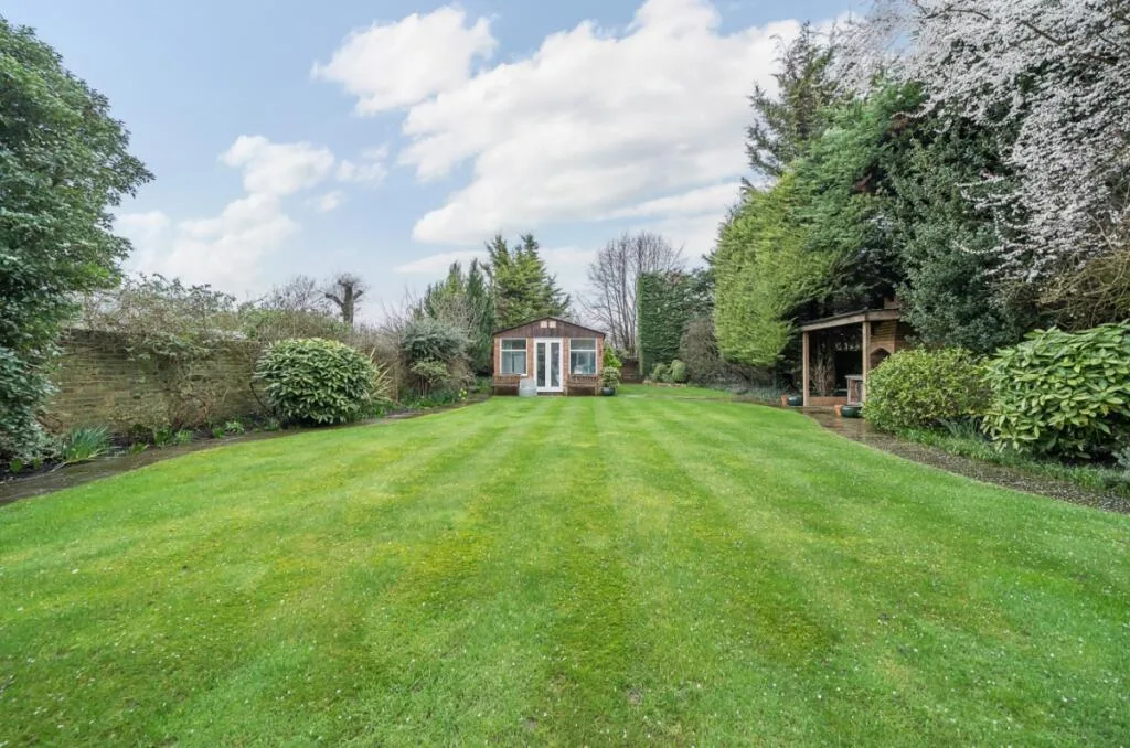 8 bedroom house for rent