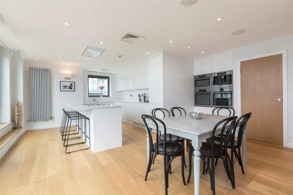 4 bedroom flat for rent