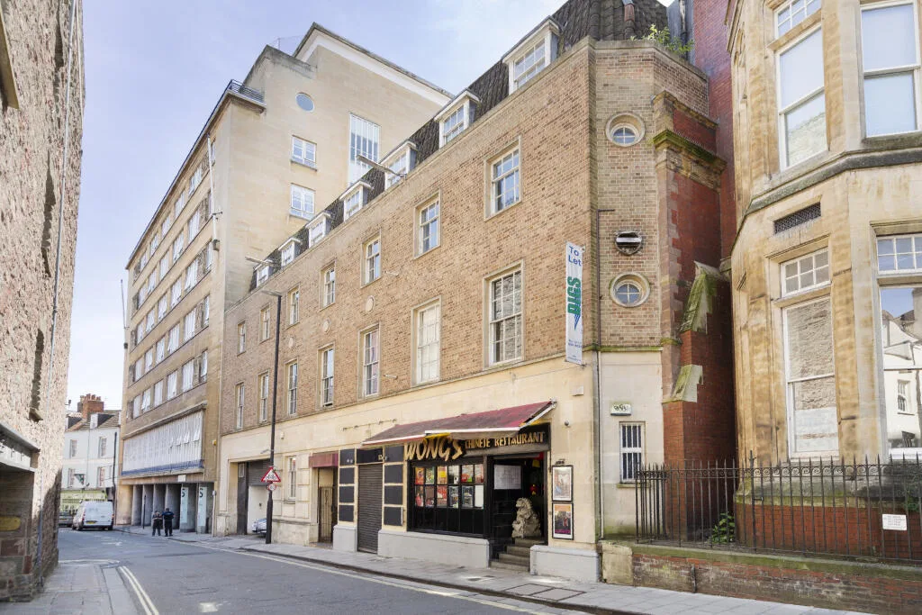 5 bedroom apartment for rent