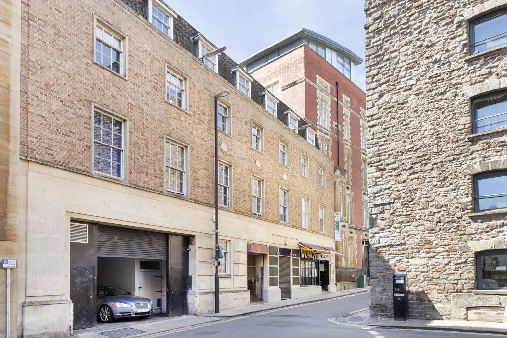 5 bedroom apartment for rent