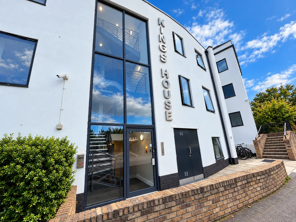 5 bedroom flat for rent