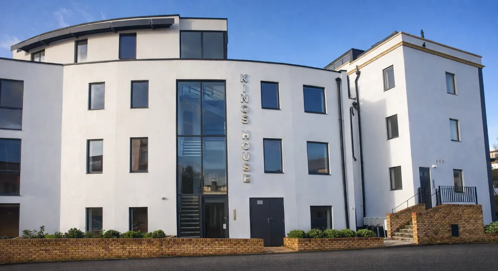 5 bedroom flat for rent