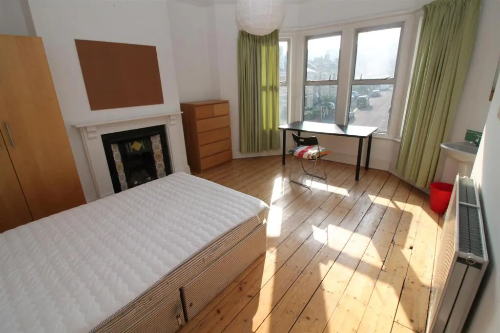 6 bedroom terraced house for rent