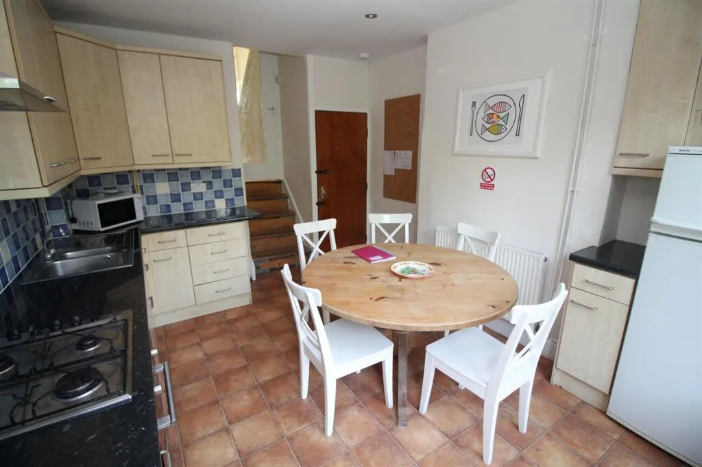 6 bedroom terraced house for rent