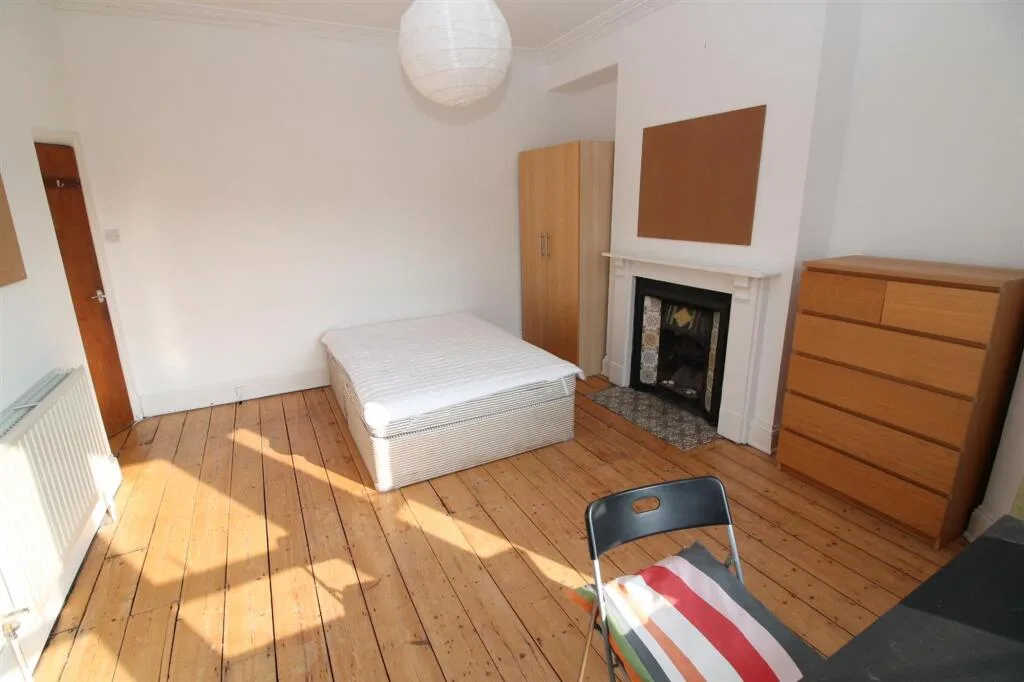 6 bedroom terraced house for rent