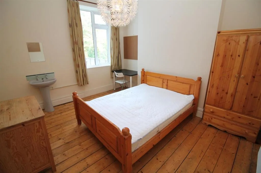 6 bedroom terraced house for rent