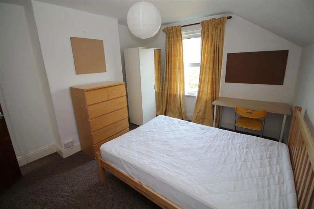 6 bedroom terraced house for rent