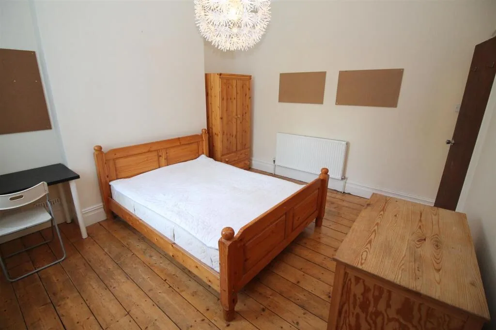 6 bedroom terraced house for rent