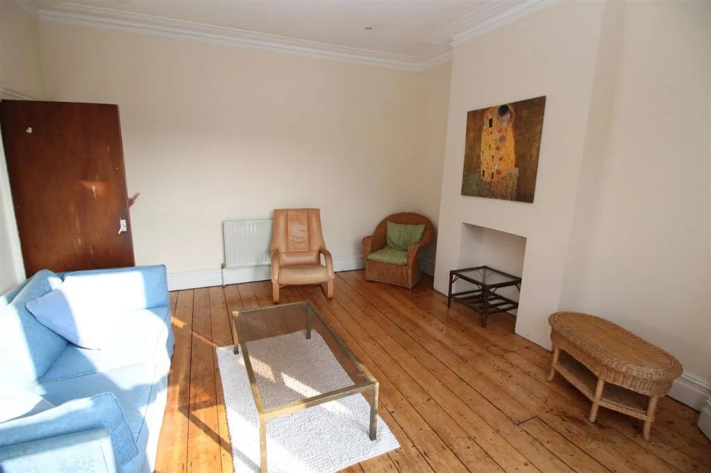 6 bedroom terraced house for rent