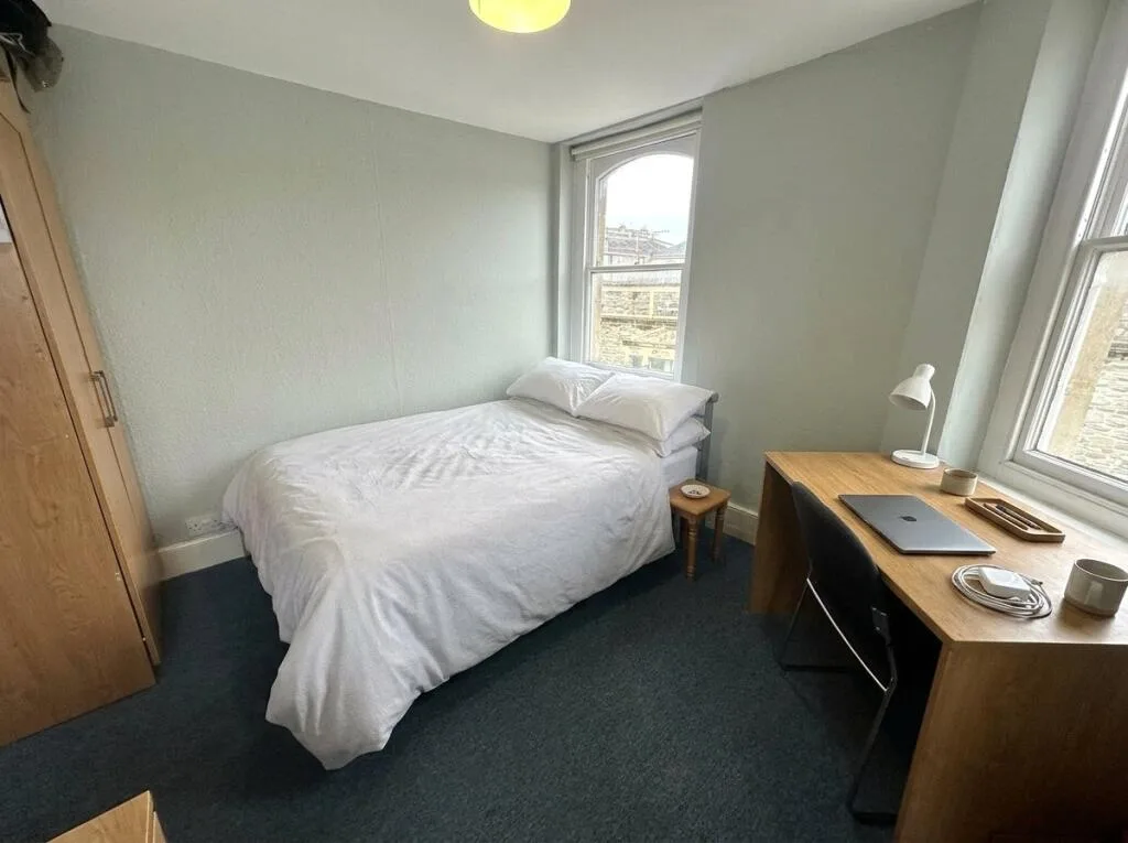 6 bedroom maisonette for rent