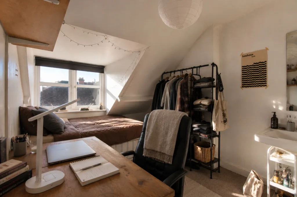 8 bedroom end of terrace house for rent