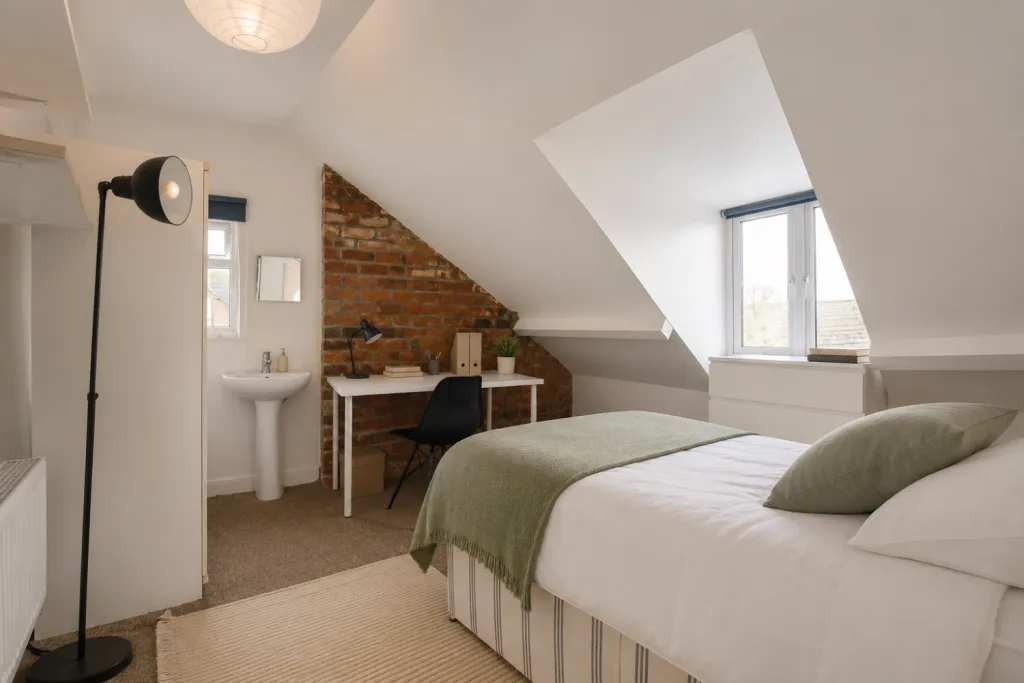 8 bedroom end of terrace house for rent