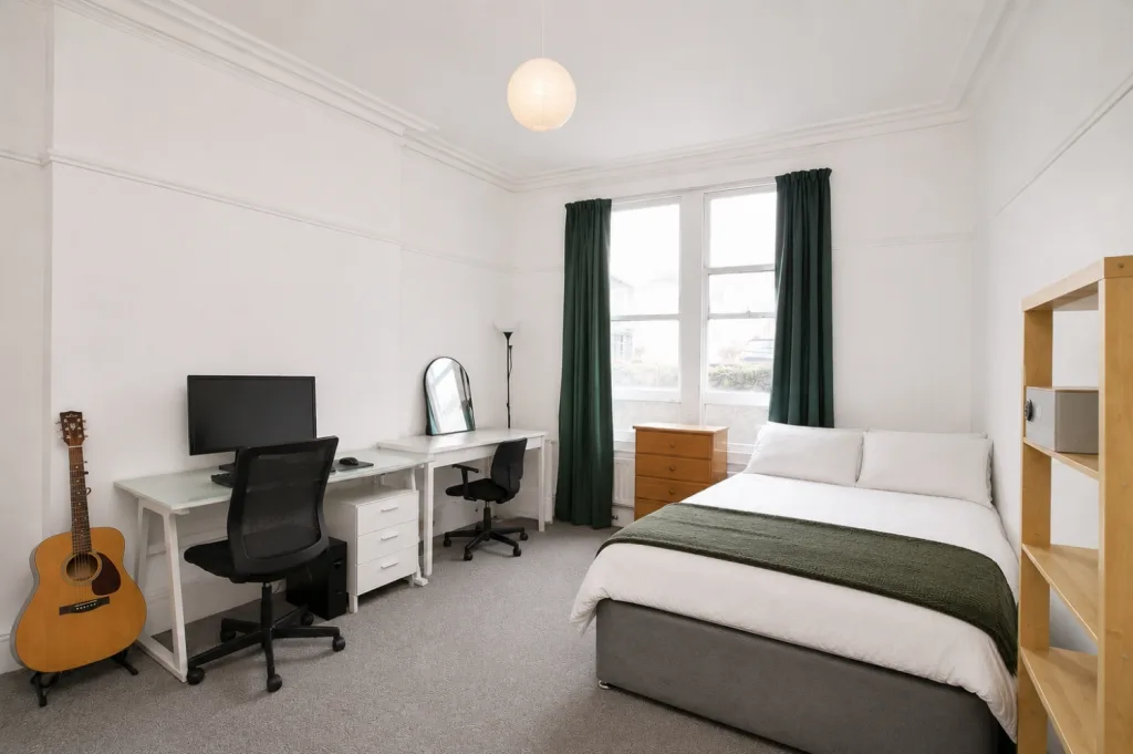 8 bedroom end of terrace house for rent