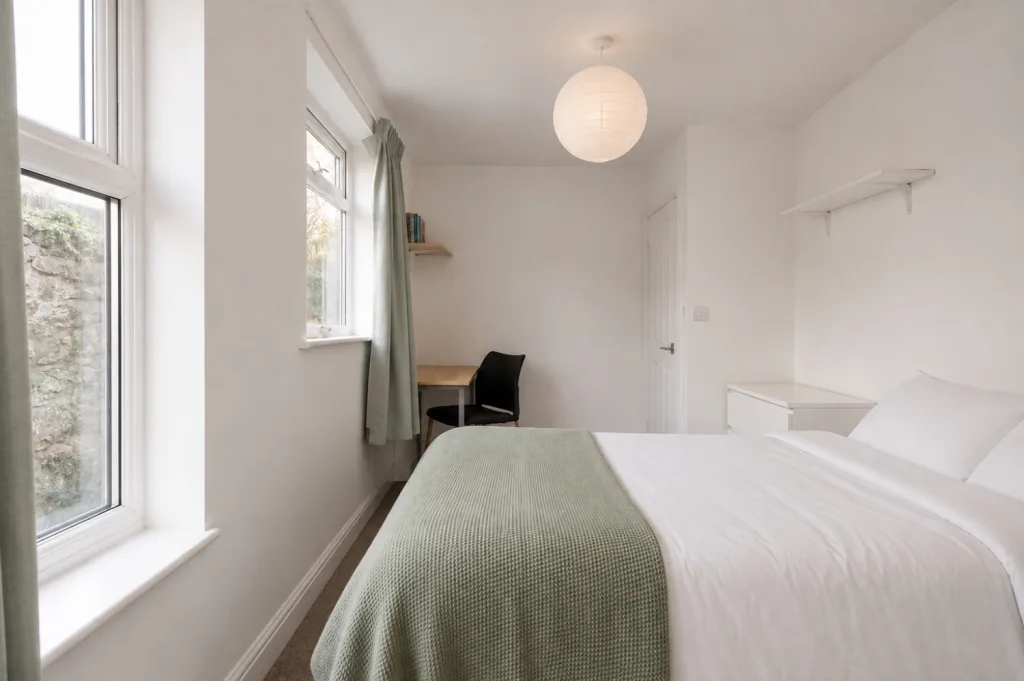 8 bedroom end of terrace house for rent