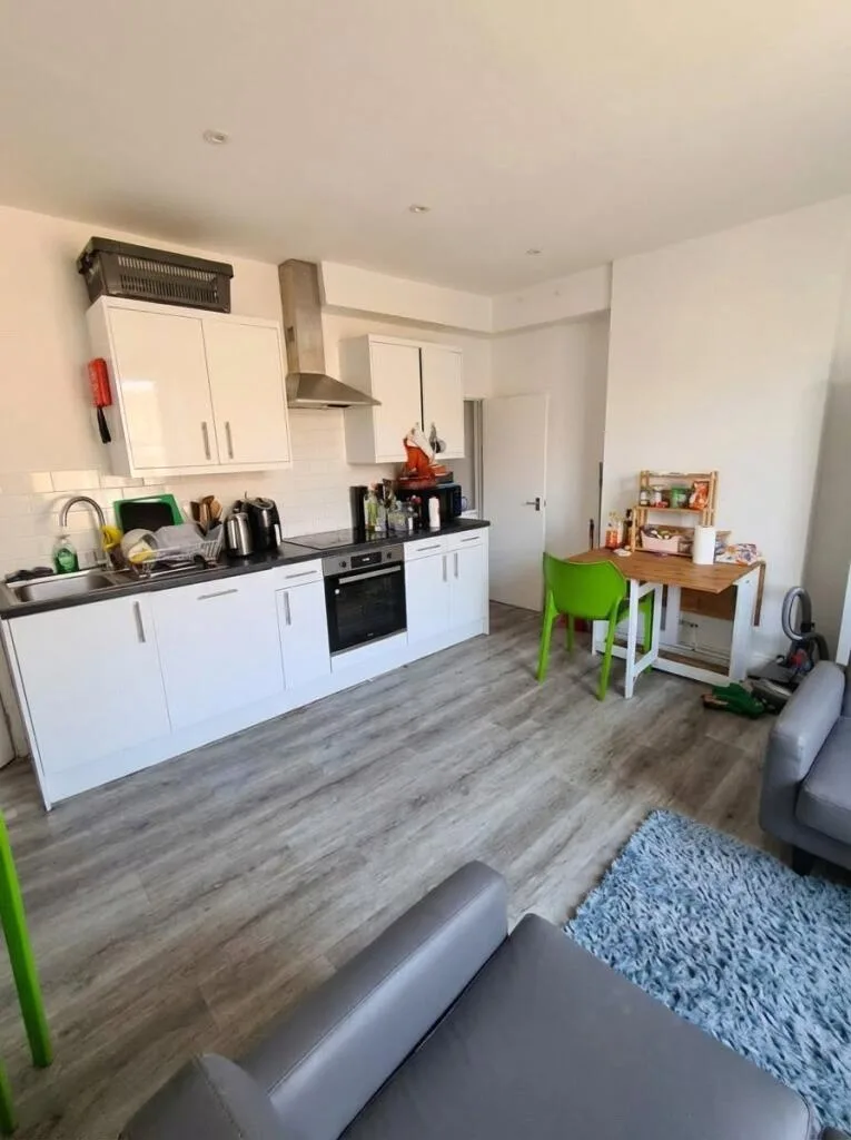 6 bedroom maisonette for rent