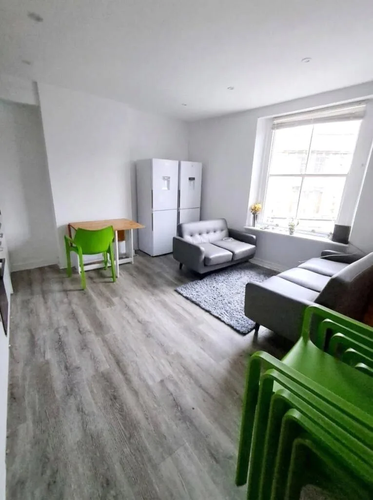 6 bedroom maisonette for rent