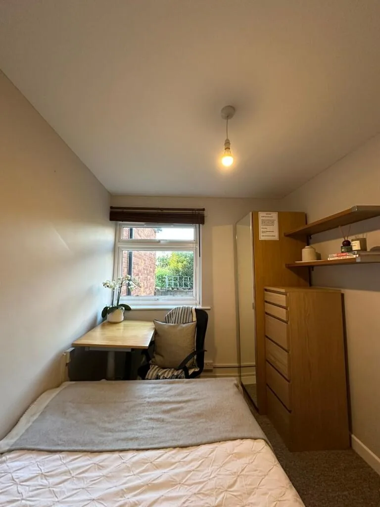 4 bedroom link detached house for rent