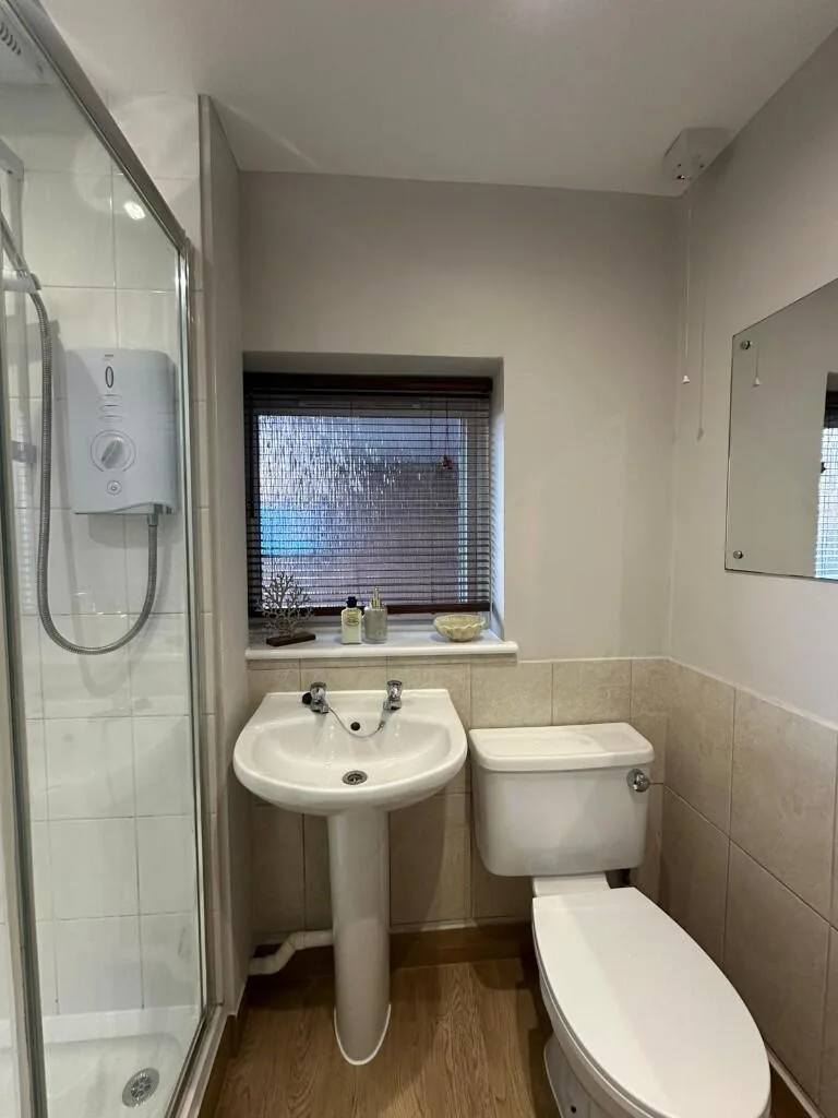 4 bedroom link detached house for rent