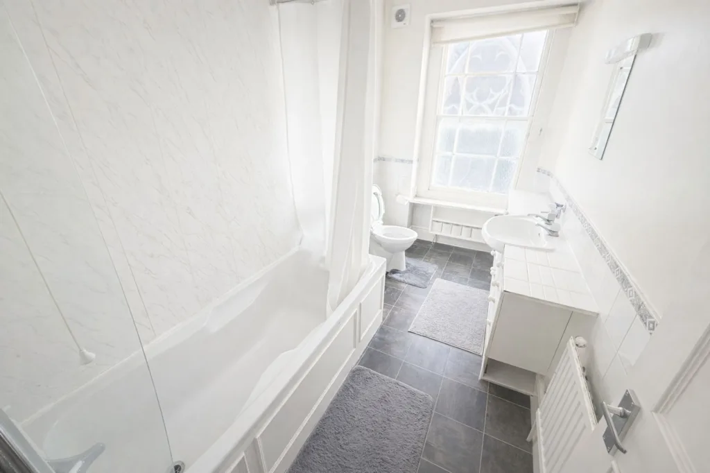 4 bedroom flat for rent