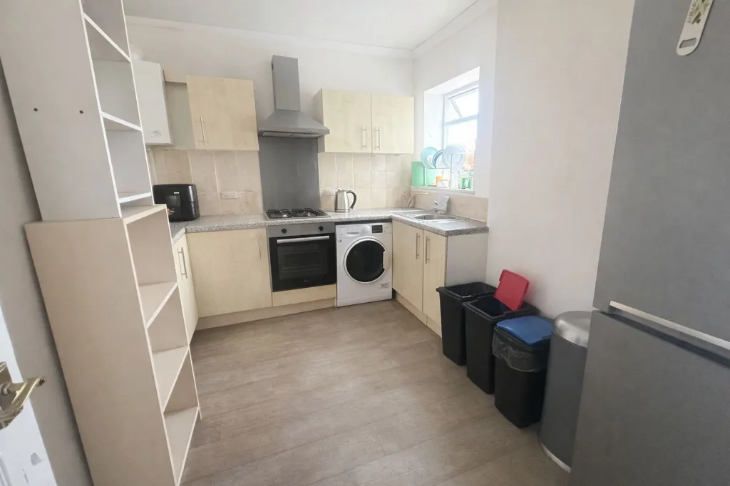 4 bedroom flat for rent