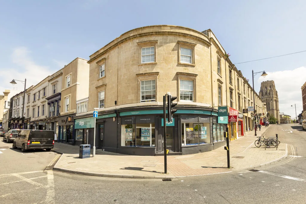 5 bedroom maisonette for rent