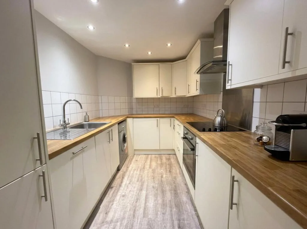5 bedroom maisonette for rent