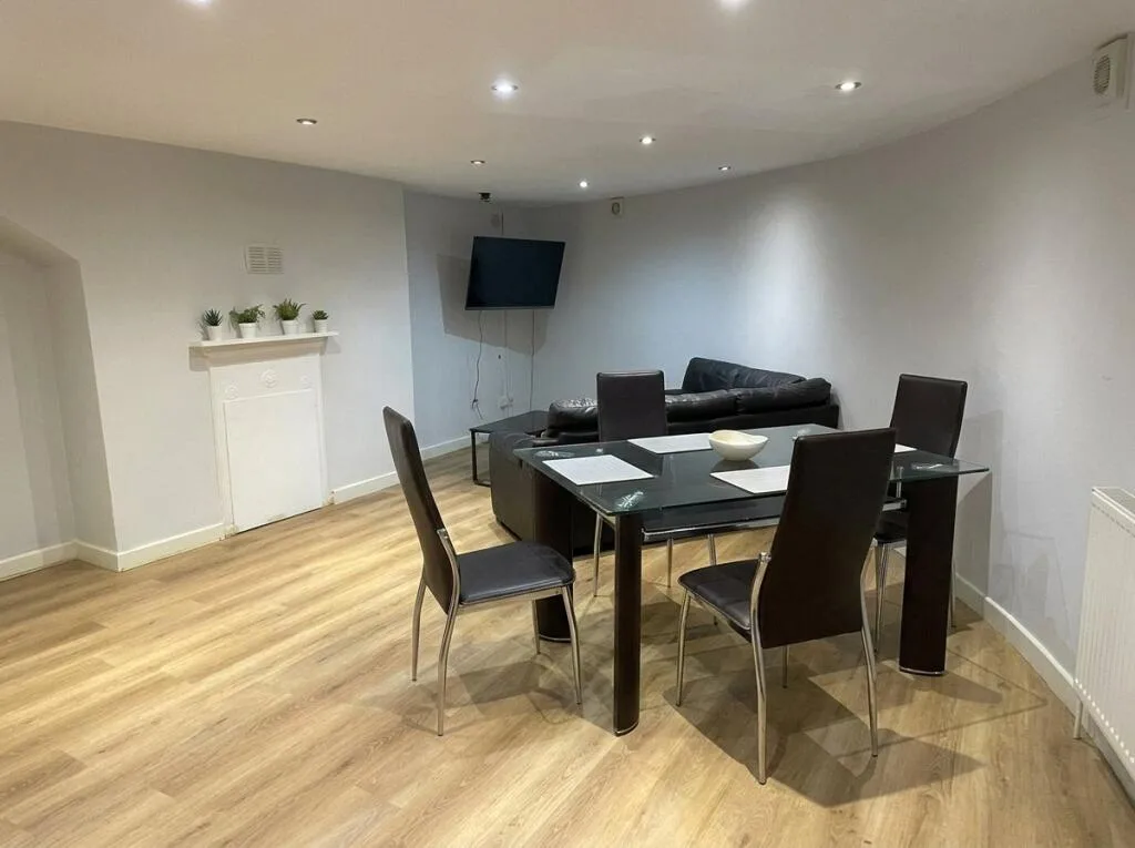 5 bedroom maisonette for rent