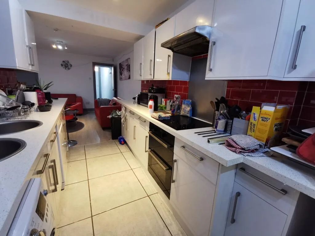 5 bedroom terraced house for rent