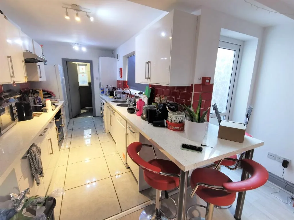 5 bedroom terraced house for rent