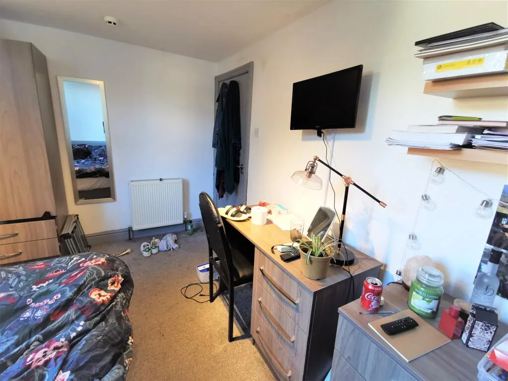 5 bedroom terraced house for rent