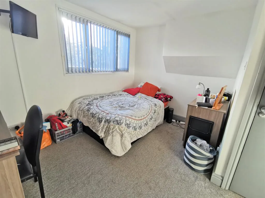 5 bedroom terraced house for rent